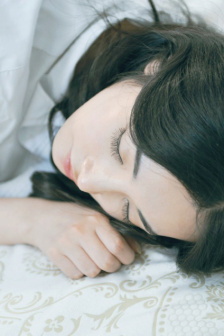 相亲对象是强硬的问题学生